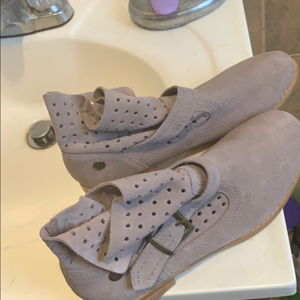 Restricted booties - Picture 7 of 8